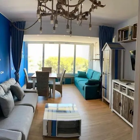 Athena Ohana, Les Pieds Dans L'eau