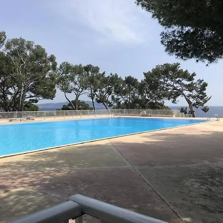 Athena Ohana, Les Pieds Dans L'eau