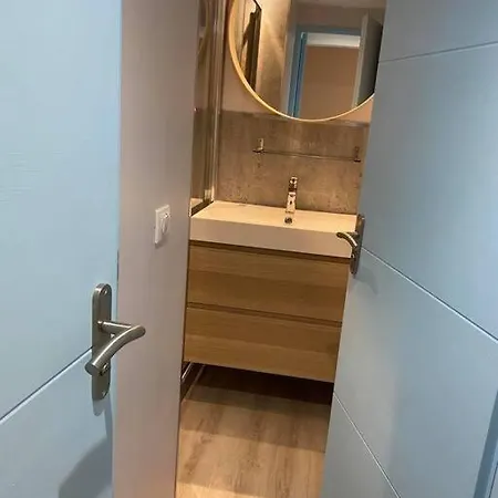 Athena Ohana, Les Pieds Dans L'eau Appartement Bandol